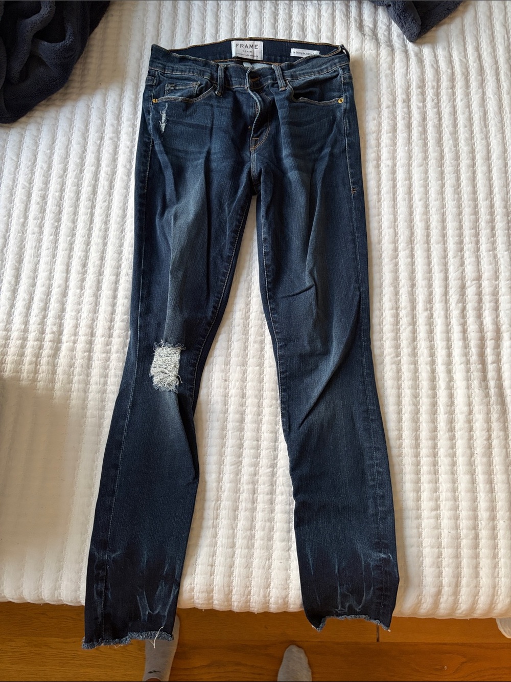 FRAME Le Skinny de Jeanne Crop Jeans in Dark Indigo Wash